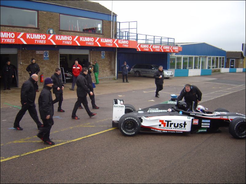 3 minuten later weer terug in de pits